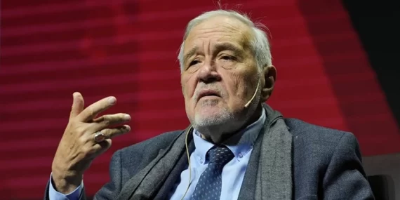 İLBER ORTAYLI’DAN EKREM İMAMOĞLU’NA DESTEK: “HAPSE GİRİP ÇIKANLAR BAŞA GEÇER”