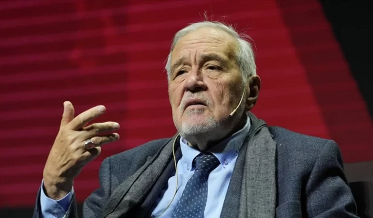 İLBER ORTAYLI’DAN EKREM İMAMOĞLU’NA DESTEK: “HAPSE GİRİP ÇIKANLAR BAŞA GEÇER”