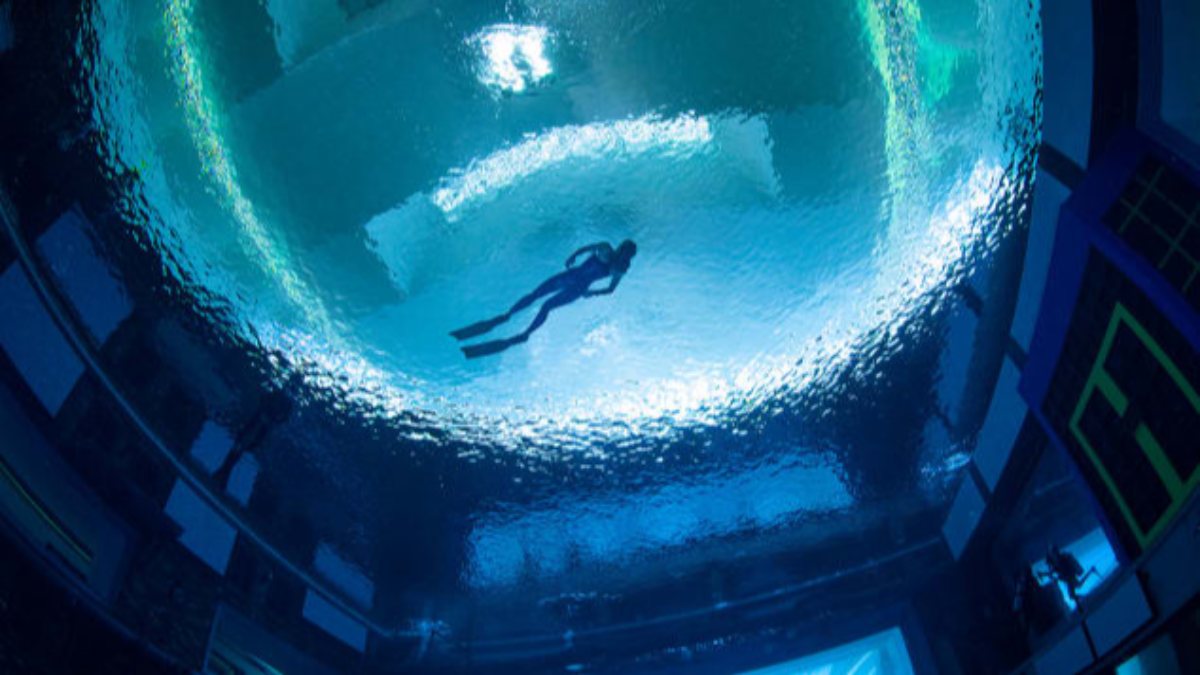 Dubai’de dünyanın en derin havuzu açıldı
