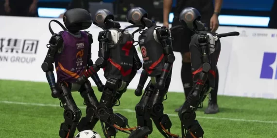 Robotlar Sahada: Çin’de İnsansı Robotlarla Futbol Maçı Düzenlendi
