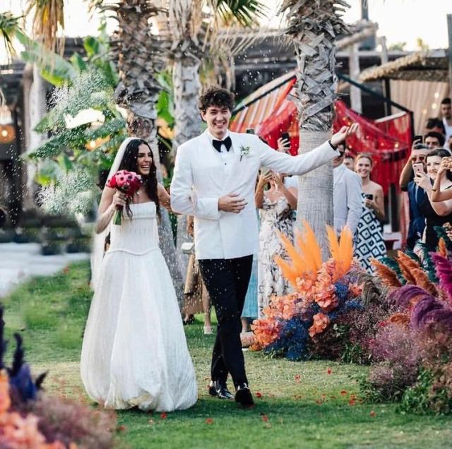 Ebru Şahin ve Cedi Osman Alaçatı’da rüya gibi düğün yaptı!