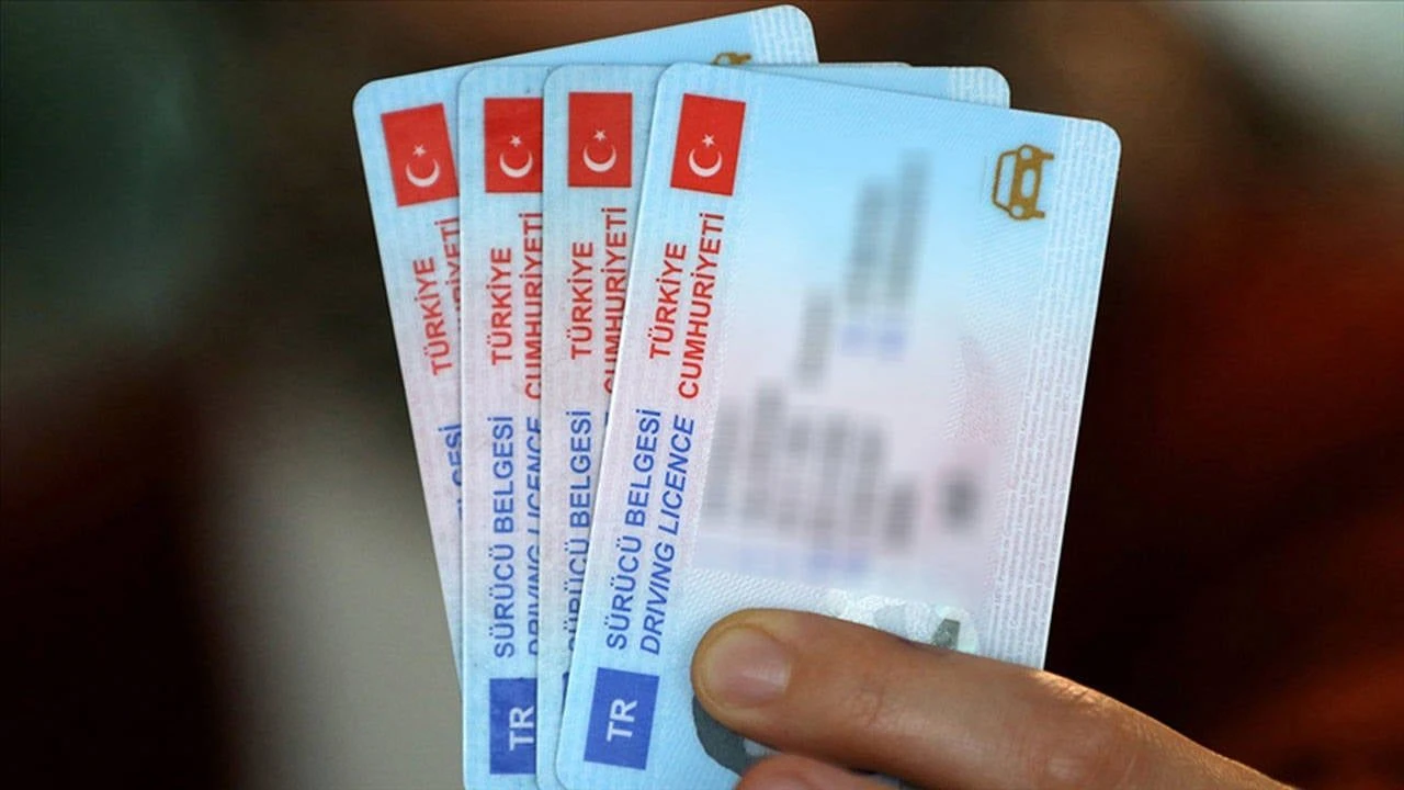 eski-tip-ehliyetlerin-yenilenmesi-icin-son-gun