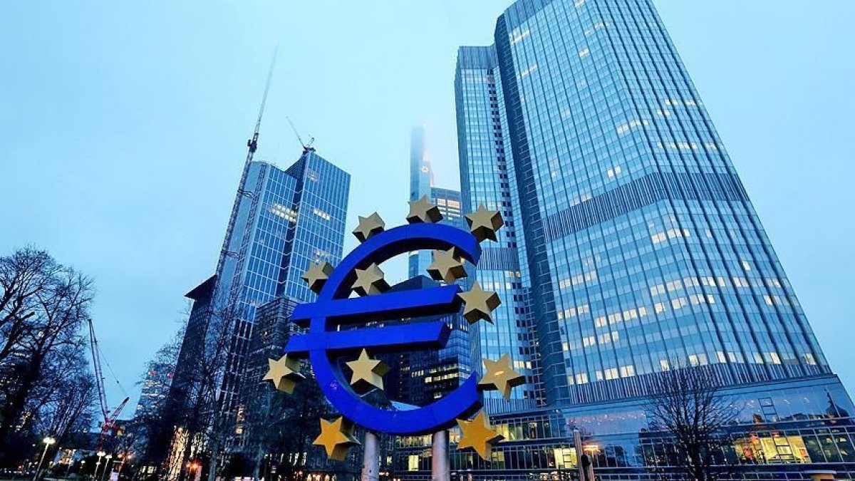 Euro bölgesinde hizmet PMI yükseldi