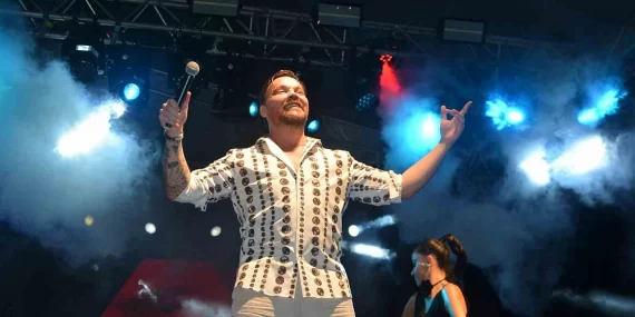 SİNAN AKÇIL’A İBB’DEN 3,2 MİLYONLUK KONSER İHALESİ!