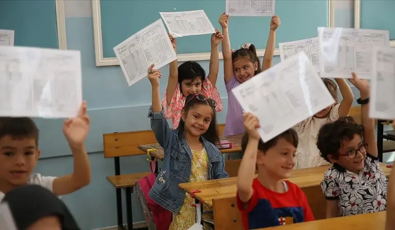 Ara tatillerin kaldırılması gündemde: Öğretmenler ne düşünüyor?