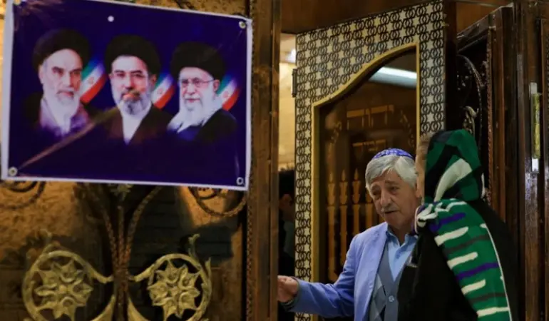 Tahran’da sinagogda düzenlenen anma töreni gündem oldu