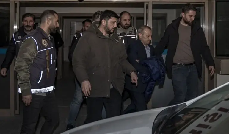 Eski Vali Tuncay Sonel tutuklandı: Nakil sırasında kelepçe detayı