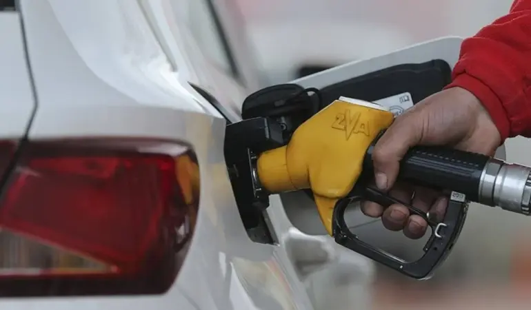 Akaryakıtta sürpriz düşüş! Motorin fiyatları geriledi