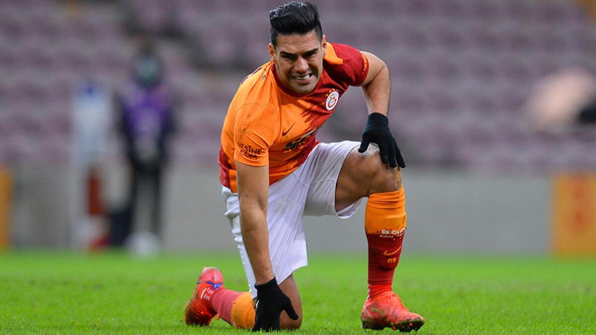 galatasarayda-radamel-falcao-sakatlandi-Ww235iMp.jpg