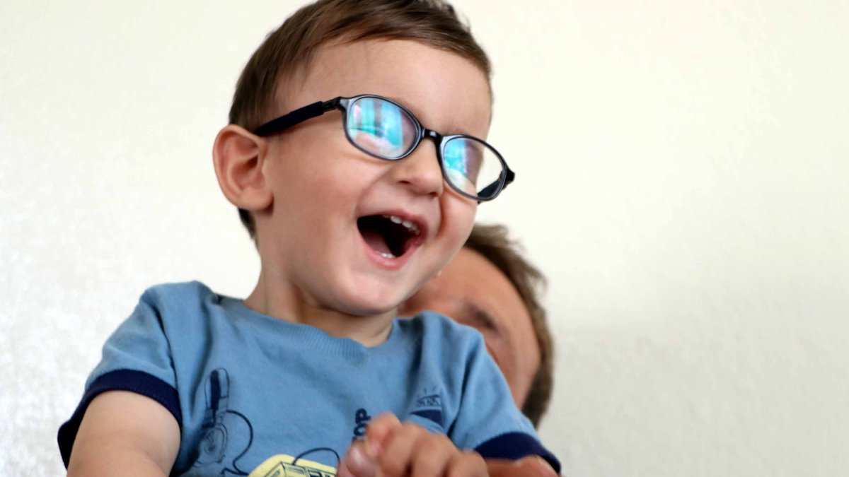 Gaziantep’te ameliyat parası dolandırılan Miraç’ın gözleri açıldı