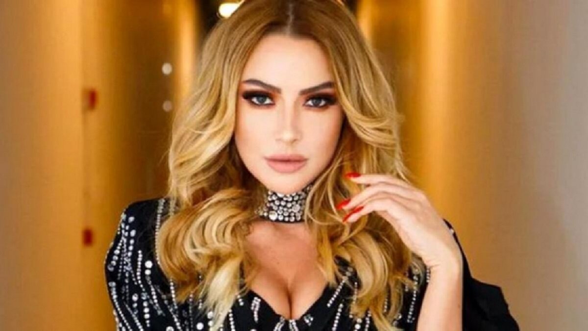 hadise-kadinlarin-sesini-daha-cok-duyacaksiniz-In3RABIH.jpeg