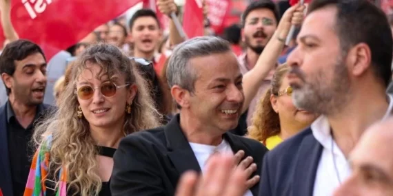 DEĞİRMENCİ’NİN 1 MAYIS PAYLAŞIMI SOSYAL MEDYAYI İKİYE BÖLDÜ