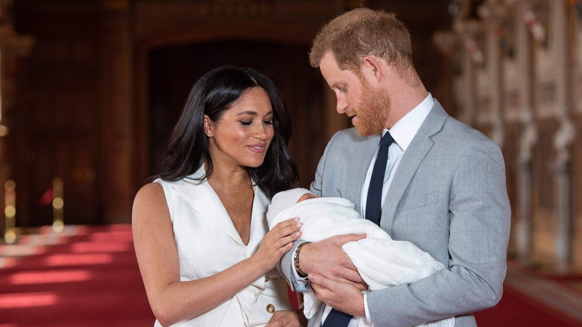İki çocuk sahibi olmaya karar veren Prens Harry ve Meghan Markle’a ödül