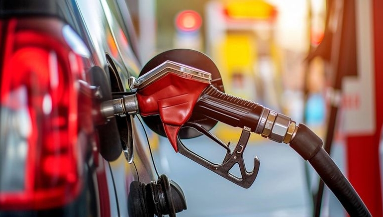 Araç Sahiplerine Müjde: Benzin ve Motorinde Büyük Düşüş Bekleniyor