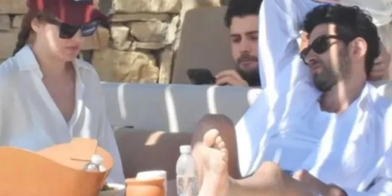 İrem Sak ve Sevgilisi Tatilde Görüntülendi