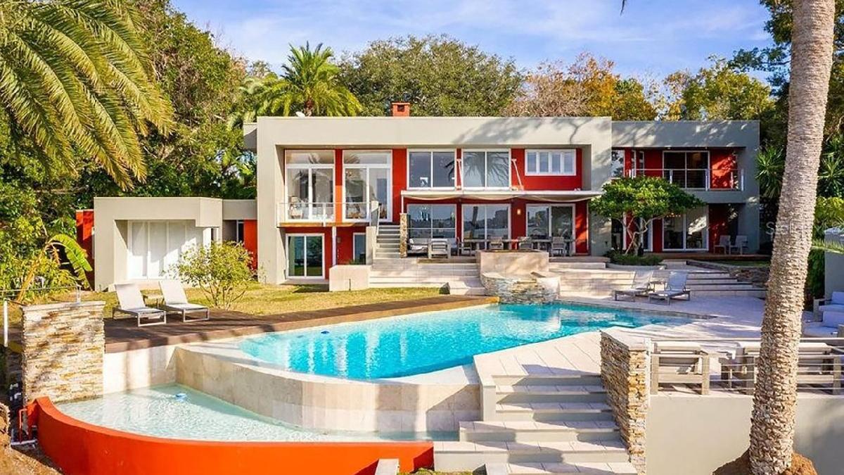 John Travolta, Scientology merkezinin yakınındaki evini 4 milyon dolara satıyor