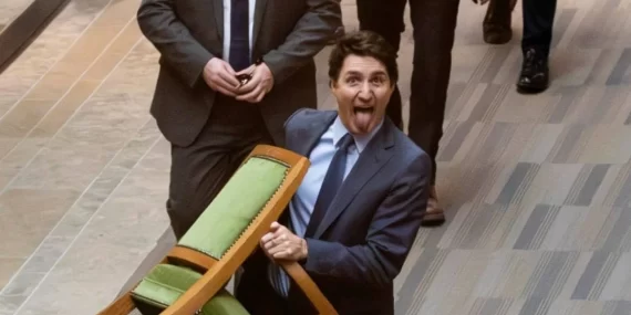 KANADA ESKİ BAŞBAKANI JUSTIN TRUDEAU, İSTİFA ETTİKTEN SONRA MECLİS KOLTUĞUNU YANINDA GÖTÜRDÜ