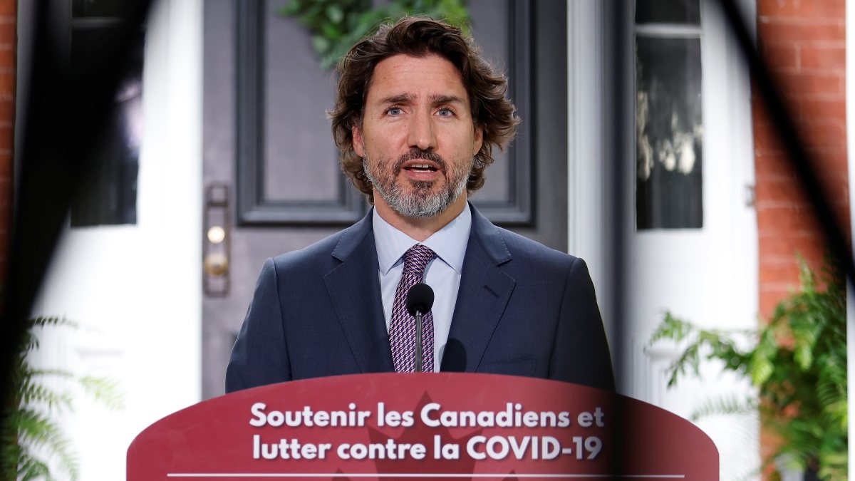 Justin Trudeau’dan Papa’ya özür dile çağrısı