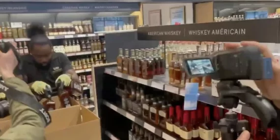 KANADA VE ABD ARASINDA GERİLİM TIRMANIYOR! KANADA, ABD ÜRÜNLERİNİ RAFLARDAN KALDIRIYOR
