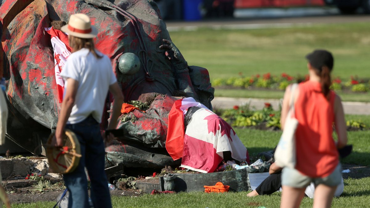 Kanada’da Kraliçe Victoria ve 2. Elizabeth’in heykelleri yıkıldı