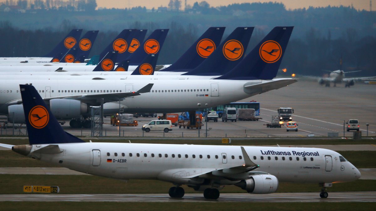 Lufthansa, yolculara ‘bayanlar ve baylar’ diye hitap etmeyecek