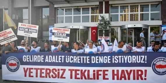 Memurlar Sokağa İndi: “Haklarımızı Sonuna Kadar Savunacağız”