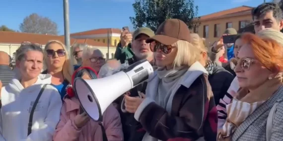 İstanbul Valiliği Önünde Sokak Hayvanları İçin Protesto: Beslemeye Devam Mesajı