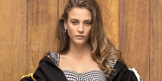 Serenay Sarıkaya’nın Ayakkabı Tercihi Sosyal Medyayı Karıştırdı