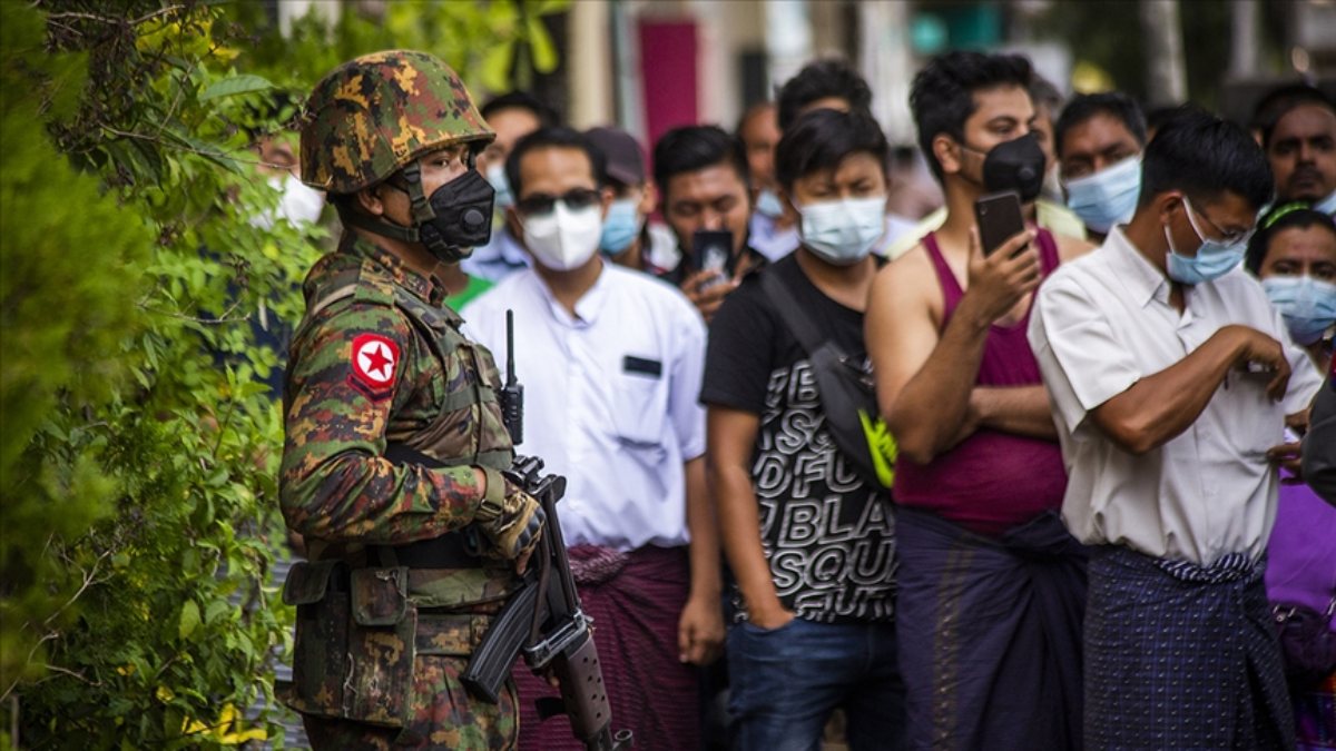 Myanmar’da askeri yönetim koronaya karşı halkı dua okumaya çağırdı