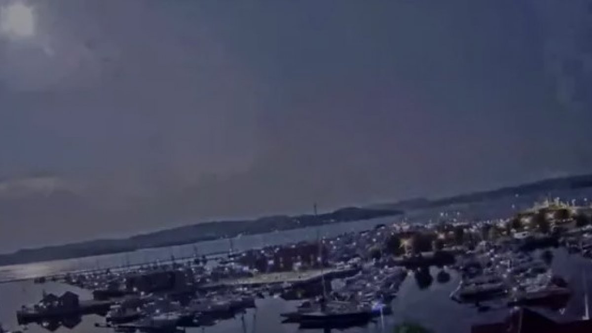 Norveç’te atmosfere giren meteor paniğe neden oldu