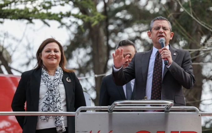 Özgür Özel, CHP İçi İkilikten Dolayı Belediyeleri Ankara’ya Çağıracak