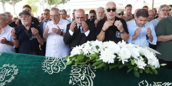 74 Yaşında Vefat Eden Banu Kırbağ Zincirlikuyu’da Defnedildi