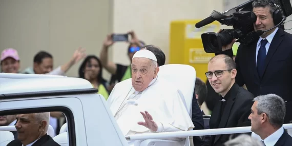 PAPA FRANCIS HAYATINI KAYBETTİ: VATİKAN’DA YENİ DÖNEM BAŞLIYOR