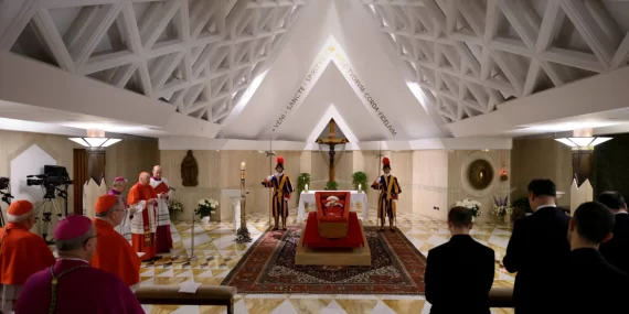 PAPA FRANCİS’E VEDA: TABUTU AÇIKTA, CENAZE RİTÜELLERİ BAŞLADI