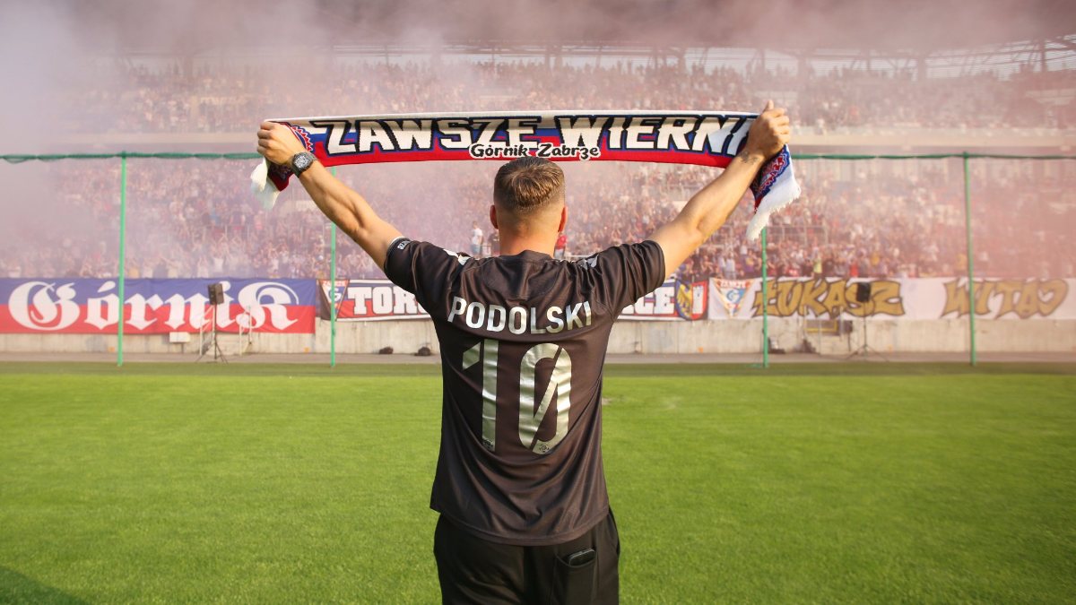 Polonya’da, Podolski’ye coşkulu karşılama