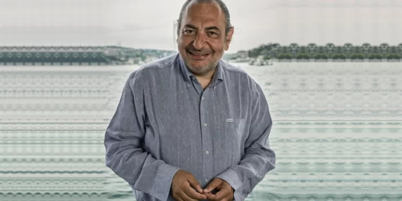 Reha Muhtar’a Büyük Şok! Yalıdaki Hizmetçisi Özel Belgelerle Kayboldu