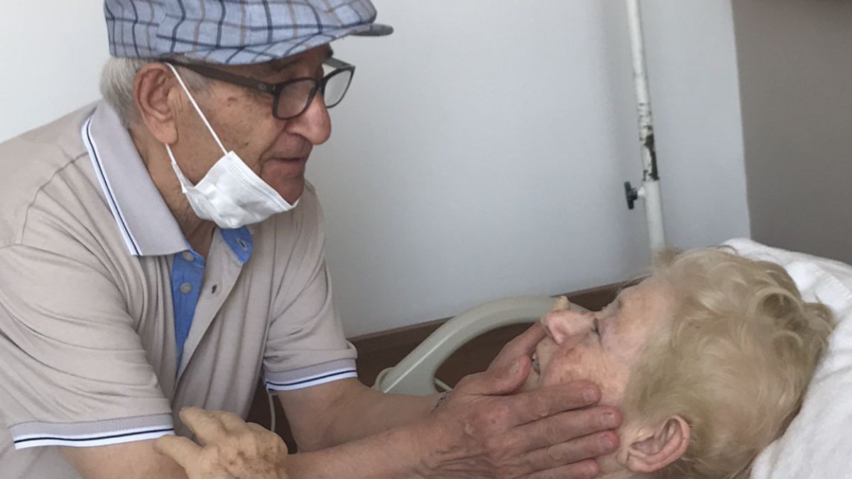 Samsun’da 58 yıldır ilk defa ayrı kalan çiftin buluşması duygulandırdı