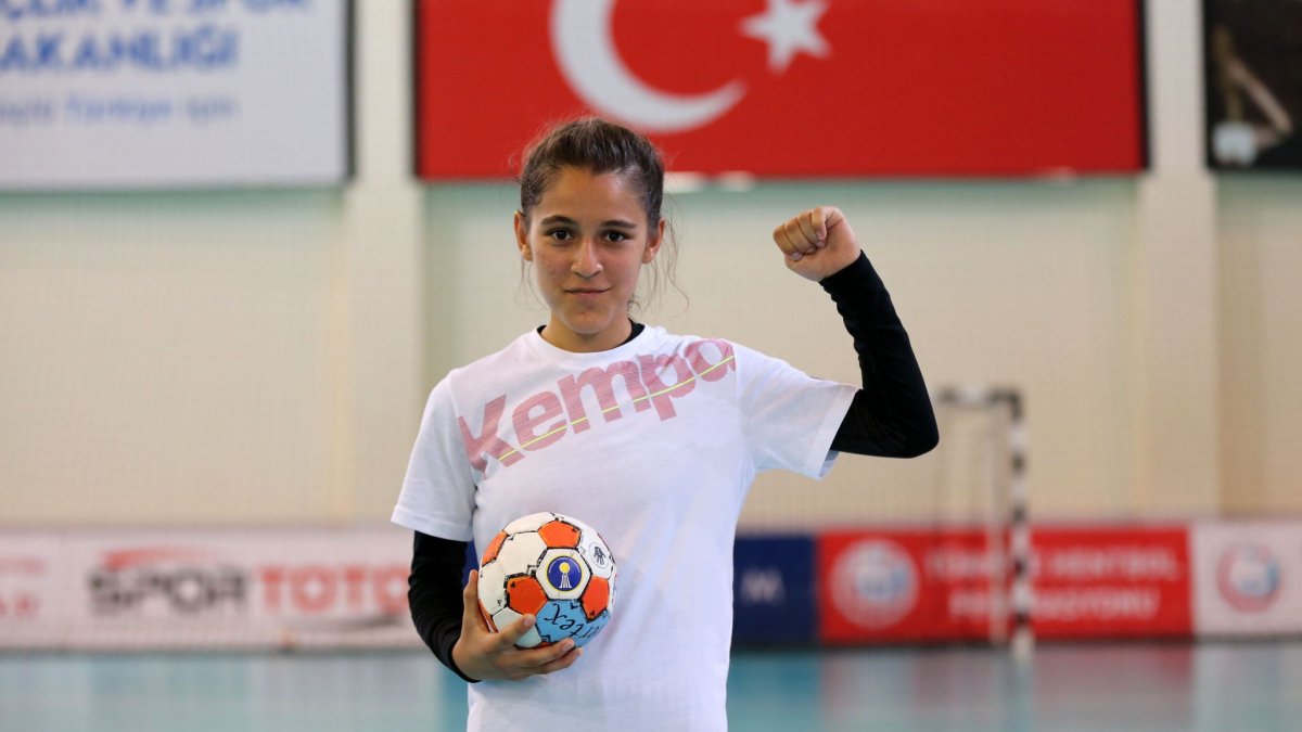 Şanlıurfalı minik hentbolcu Merve Akpınar: Köyümdeki kız çocuklarının kaderini değiştireceğim