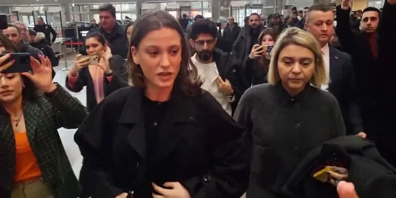 Serenay Sarıkaya, Ayşe Barım Davasında Adliyede