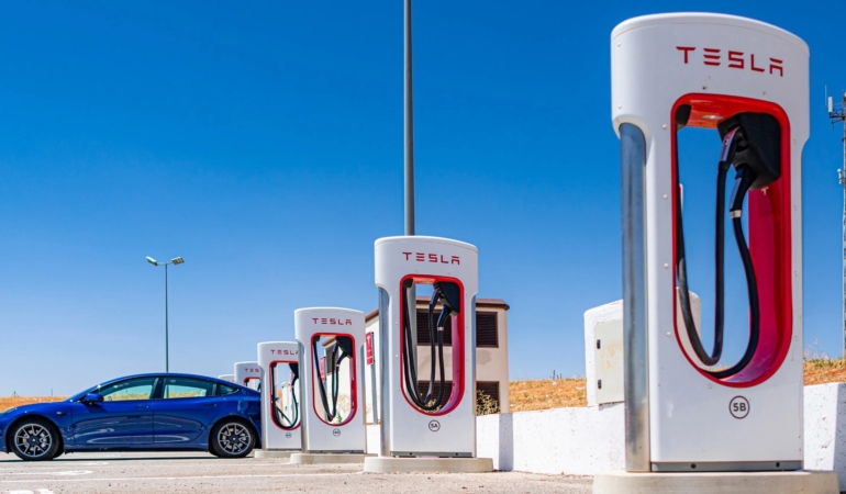 Tesla Fiyatları Artırdı! Türkiye’deki Kullanıcıları Üzecek Yeni Tarife