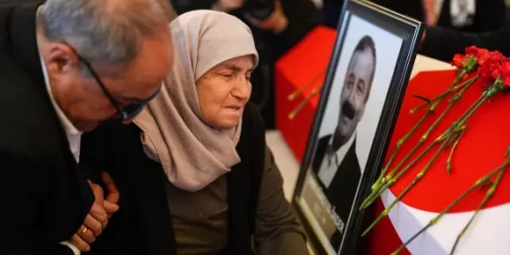 SIRRI SÜREYYA ÖNDER’İN ANNESİNDEN YÜREK BURKAN AĞIT