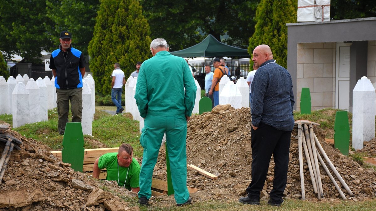 Srebrenitsa’da 19 soykırım kurbanı daha defnedildi