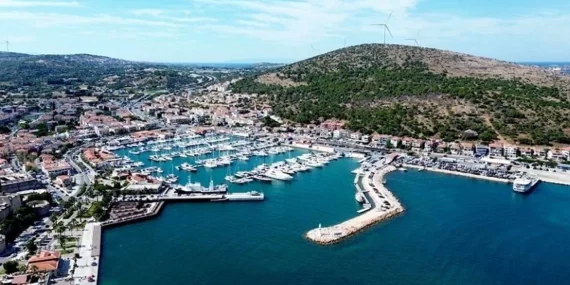 ÇEŞME’DE 7 SAATLİK SU KESİNTİSİ, TATİLCİLER EVLERİNE DÖNÜYOR
