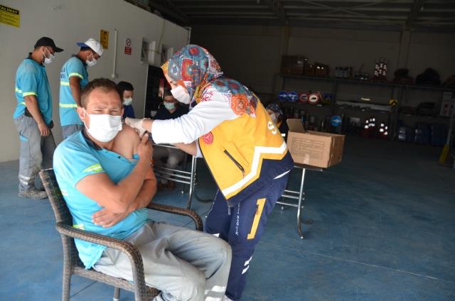 Suluova Belediyesi çalışanlarına ikinci doz Kovid-19 aşıları uygulandı
