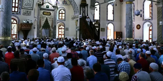 Hutbede Gençlere Net Mesaj: Uyuşturucudan Uzak Durun