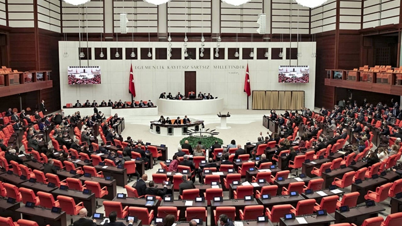 tbmm-de-kabul-edildi-emekli-zammi-ve-cok-sayida-duzenleme-yururlukte