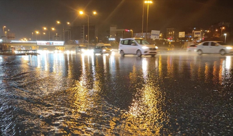İSTANBUL’DA GECE SAĞANAĞI!
