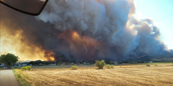 FRANSA’NIN GÜNEYİNDE DEV YANGIN: 15 KASABA ETKİLENDİ!