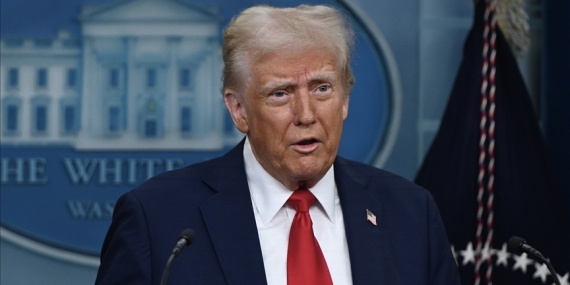 DONALD TRUMP: “HEM ÜLKEYİ HEM DE DÜNYAYI YÖNETİYORUM”