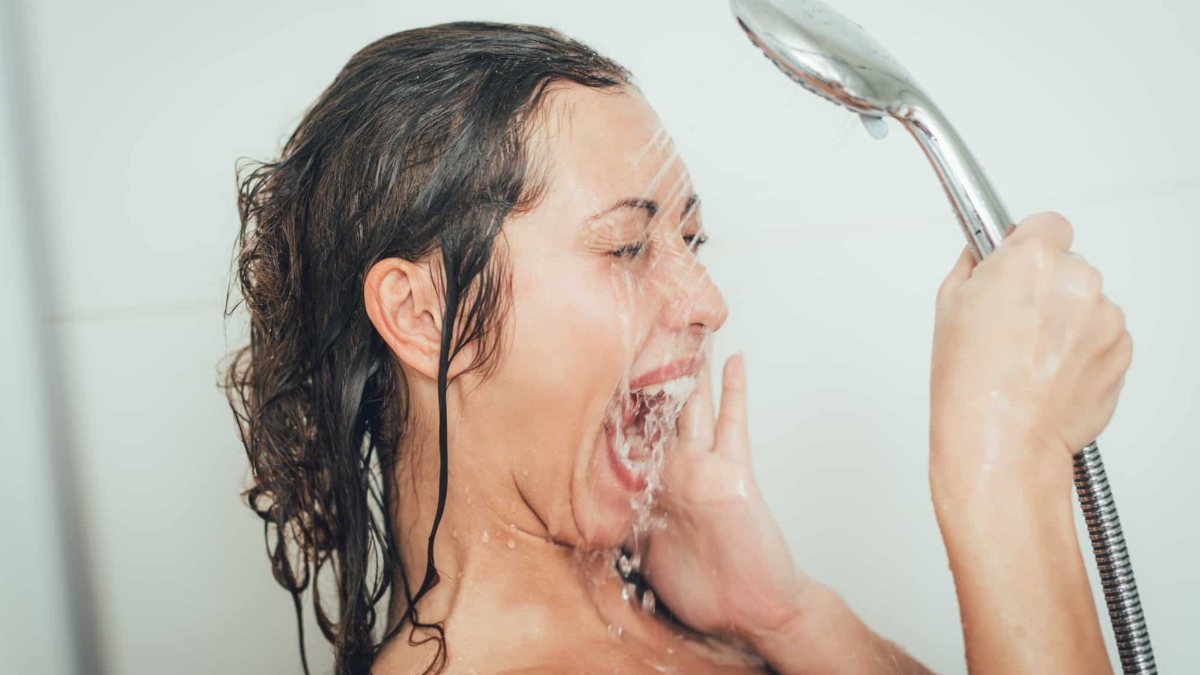 Yüzünüzü duşta yıkamamanız için 5 neden